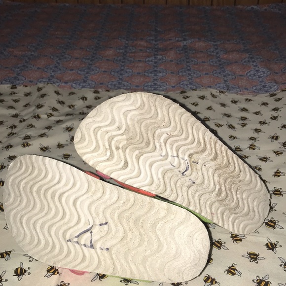 4/$10🌻🌻Really cute multi color sandals - Picture 8 of 8